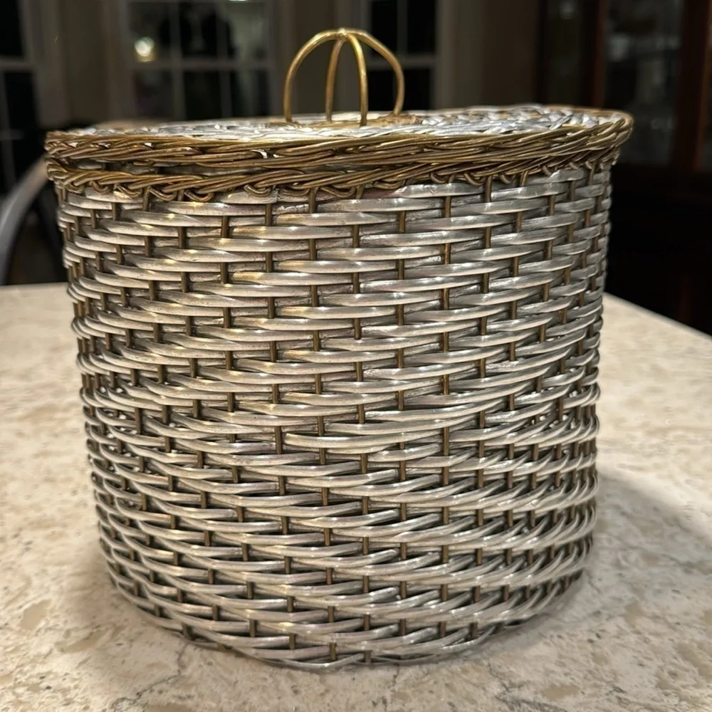 VINTAGE~MCM~INTRICATELY WOVEN~METAL~LIDDED BASKET~SILVER & BRASS TONES~G2MC**